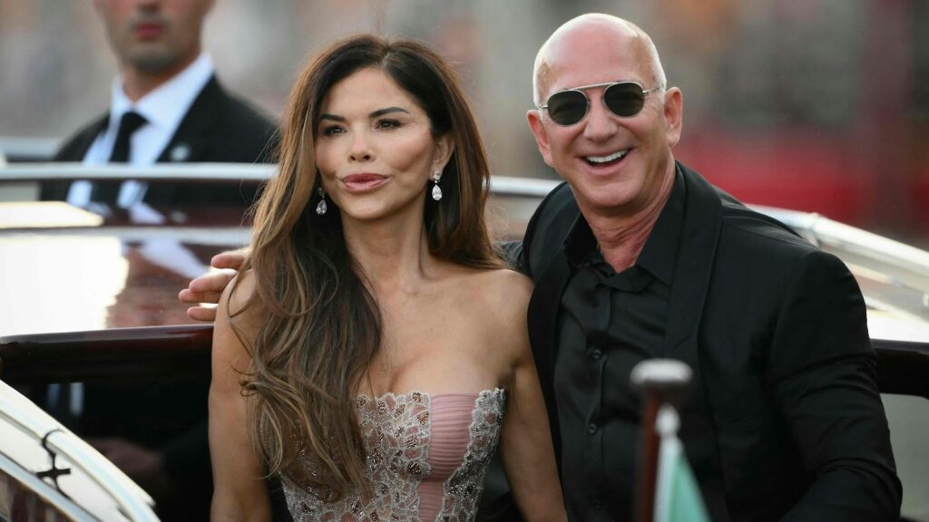 How old is Jeff Bezos' wife